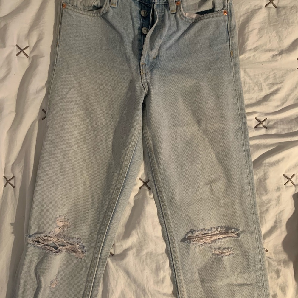 High waisted denim jeans. Vintage mom fit.